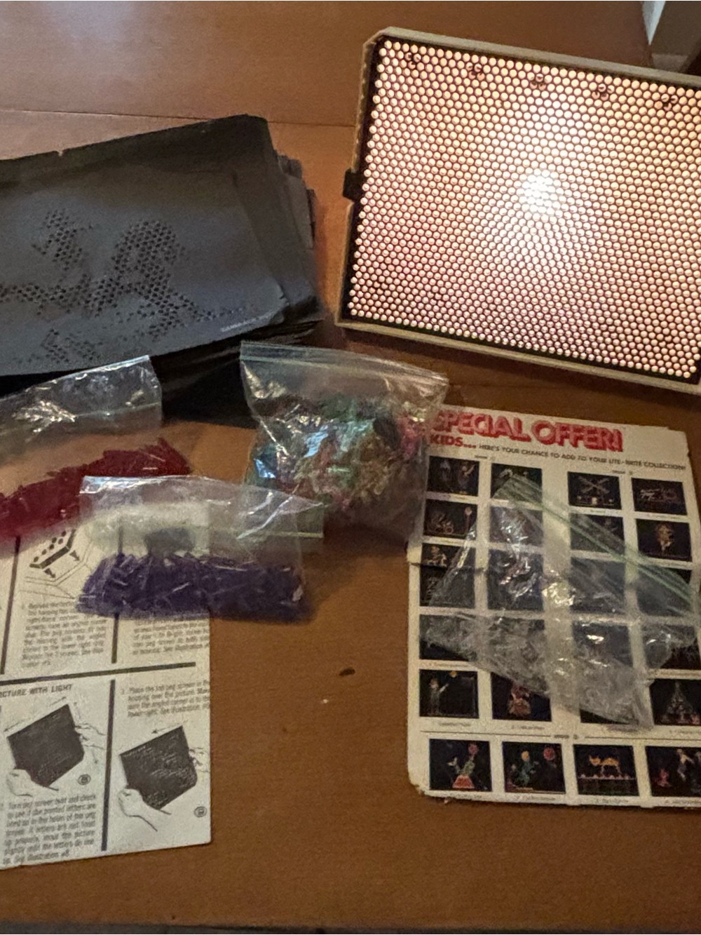 1973 TRUE VINTAGE LITE-BRITE TOY RETRO FROM HASBRO WITH PEGS AND TEMPLATES WORKS